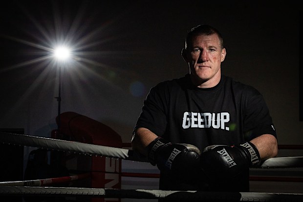 Paul Gallen, 43 Kingsway'de bir antrenman seansından sonra fotoğraf çekiliyor.
