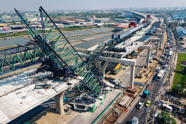 Construction crane collapse Thailand
