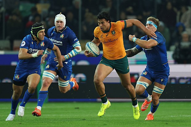 Joseph-Aukuso Suaalii of Australia makes a break.