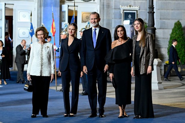 OVIEDO, SPAIN - OCTOBER 25: Queen Sofía of Spain, Crown Princess Leonor of Spain, King Felipe VI of Spain, Queen Letizia of Spain and Princess Sofia of Spain leave the "Princesa De Asturias" Awards 2024 ceremony at Teatro Campoamor on October 25, 2024 in Oviedo, Spain. (Photo by Carlos Alvarez/Getty Images)