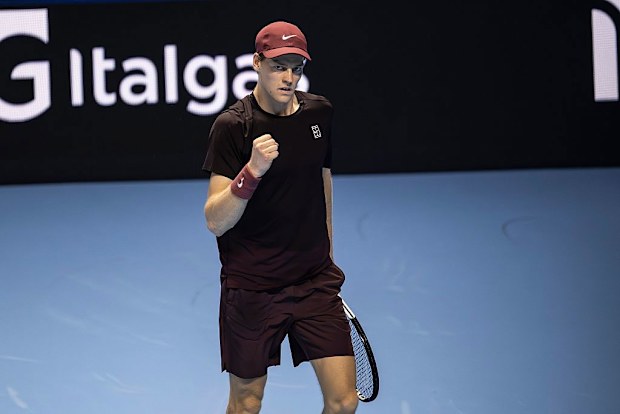 Jannik Sinner celebrates after defeating Alex de Minaur.