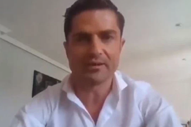Alfonso Merlos was speaking to a host on the Estado de Alarma channel on YouTube when the incident occurred.