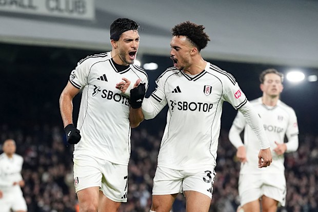 Fulham'ın Raul Jimenez, Nottingham Forest'a karşı ilk golünü kutluyor.