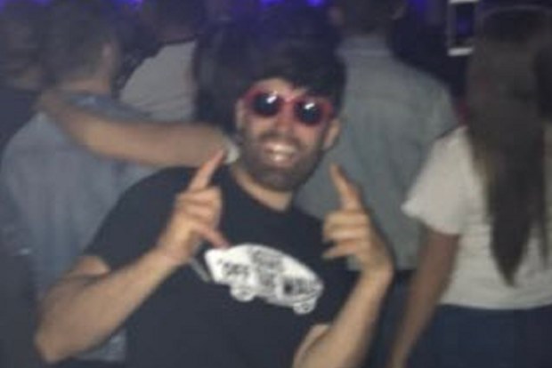 Man jumper bar Twitter