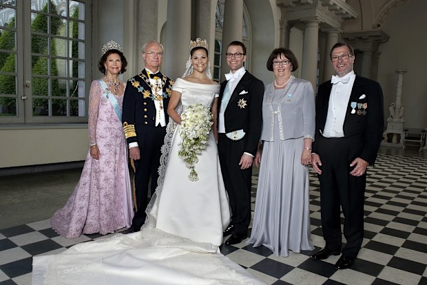 Princess Victoria of Sweden and Prince Daniel, Duke of Vastergotland pose with their parents.