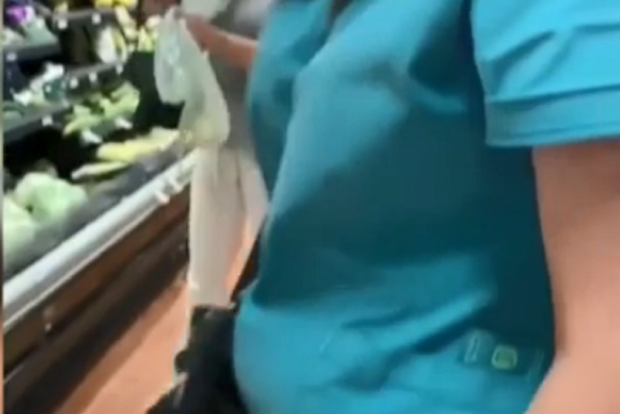 The encounter happened at a supermarket in the US.