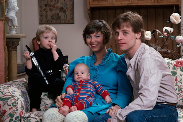American actor Mark Hamill, his wife Marilou York, and their sons Nathan and Griffin at their home in Los Angeles. (Photo by Nancy Moran/Sygma via Getty Images)