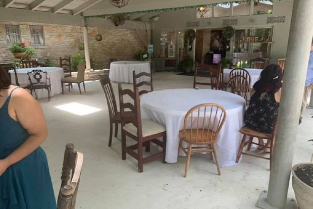 The bridesmaid also criticised the reception venue.
