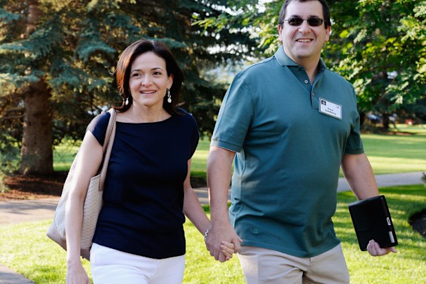 Sandberg with her late husband in 2013. 