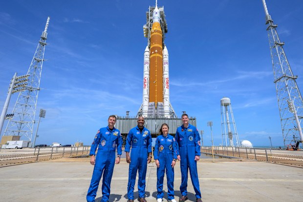 NASA astronauts Reid Wiseman, Artemis II commander, from left, Victor Glover, Artemis II pilot, Christina Koch, Artemis II mission specialist, and CSA (Canadian Space Agency) astronaut Jeremy Hansen, Artemis II mission specialist, right, in a group photograph