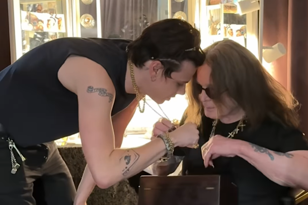 Yungblud gifts Ozzy Osbourne a golden cross necklace