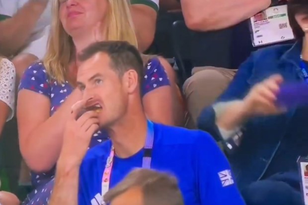 Andy Murray eats donut at the Olympics