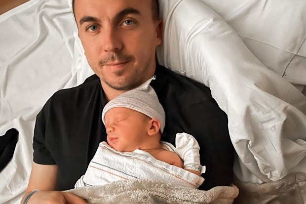 Malcolm in the Middle star, Frankie Muniz, first photo newborn son