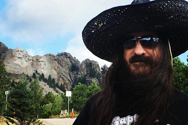 Wayne Swinny, the co-founder of hard rock band Saliva, has died during the band's US tour after suffering a brain haemorrhage.