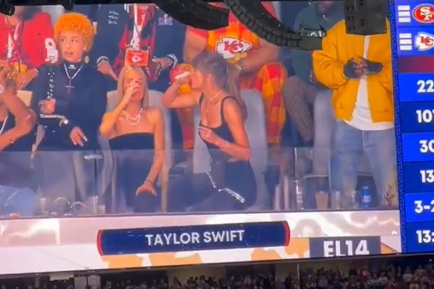 Taylor Swift drinking beer at 2024 Super Bowl