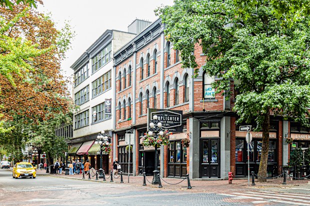 Exterior of The Lamplighter Public House at the junction of Water street and Abbot Street in the Gasgown area of Vancouver, Canada. The Lamplighter is the oldest pub in Vancouver, having been established in 1925.