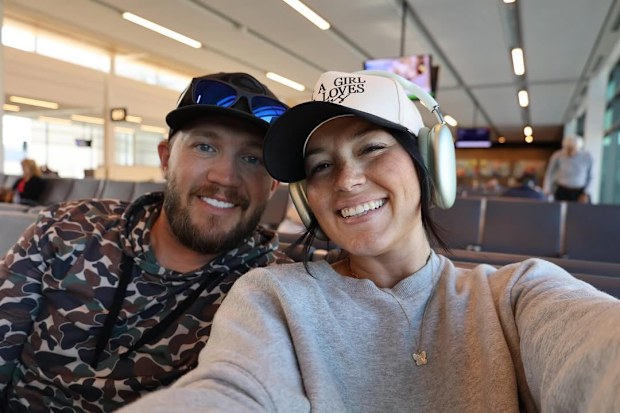 The moment a mum and influencer, Samantha Matthews, saved her husband's life during a choking incident has been caught on camera. 