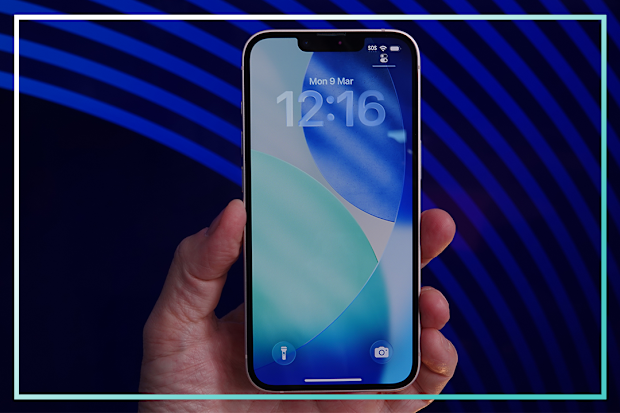 9PR: iPhone 17e display