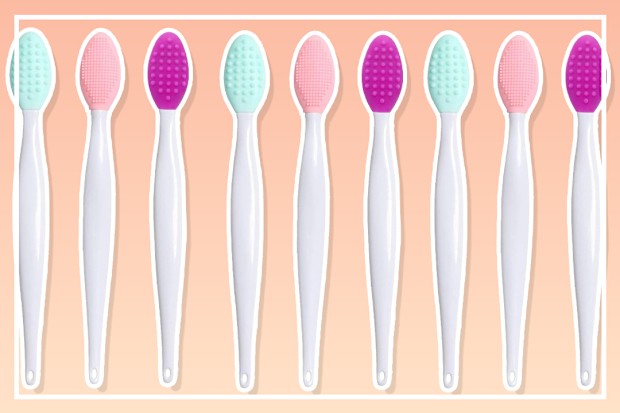 9PR: Lip exfoliating brush