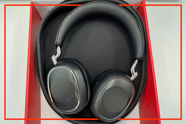 9PR: Kogan headphones