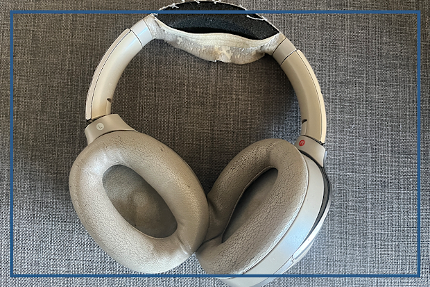 9PR: Sony headphones