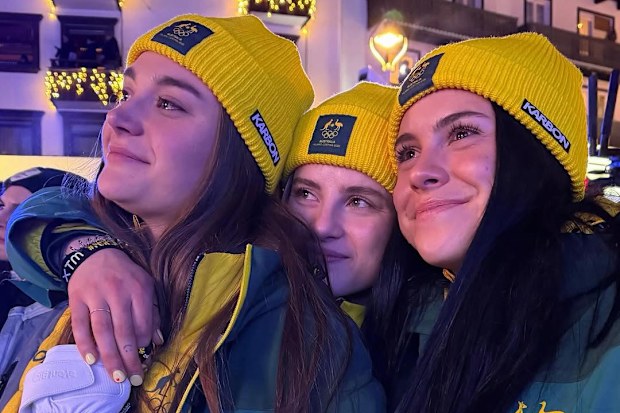 Sarah Blizzard ve Desi Johnson açılış töreninde.