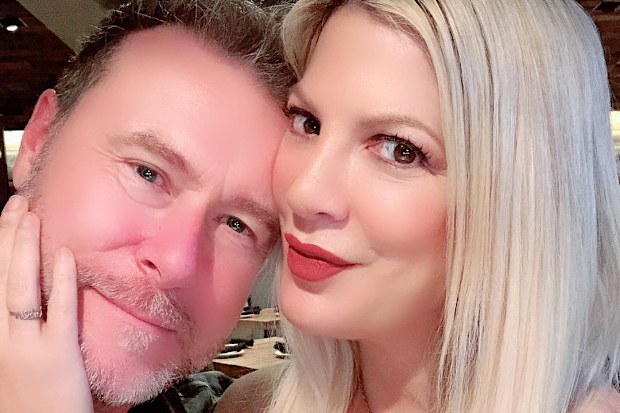 Tori Spelling, Dean McDermott selfie