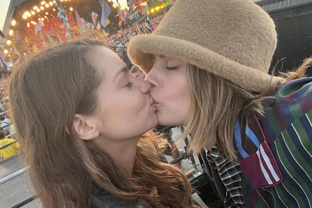 Cara Delevingne and Minke celebrate 2nd anniversary