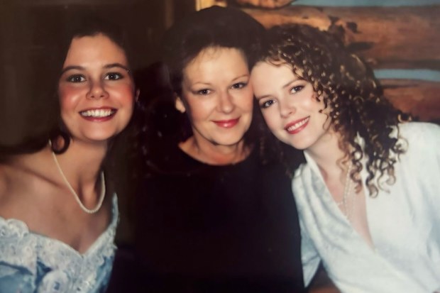 Antonia Kidman and Nicole Kidman with their mother, Janelle Kidman