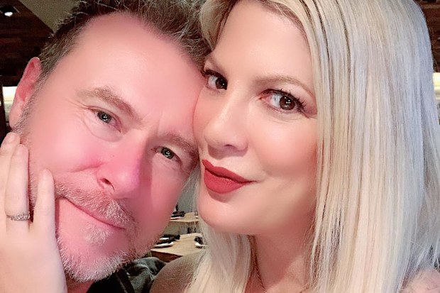 Tori Spelling, Dean McDermott selfie