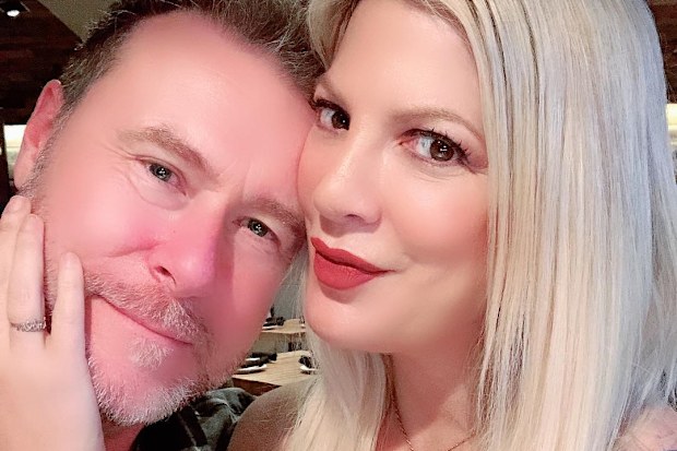Tori Spelling, Dean McDermott selfie