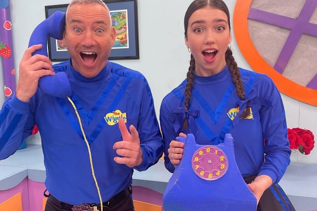 Anthony Field and Lucia Field in their Blue Wiggle outfits