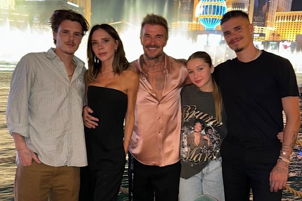 Victoria Beckham debuts new hair