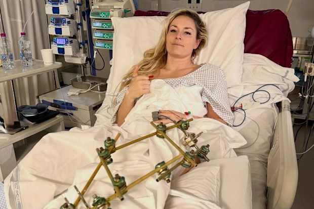 Skiing star Lindsey Vonn took to instagram to give an update on her health after undergoing surgery on her broken leg.