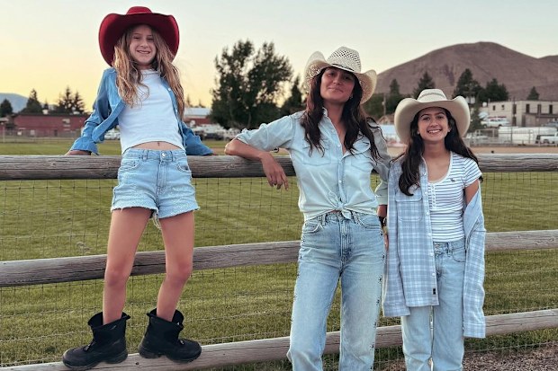 Emma Heming with her and Bruce Willis' two daughters.