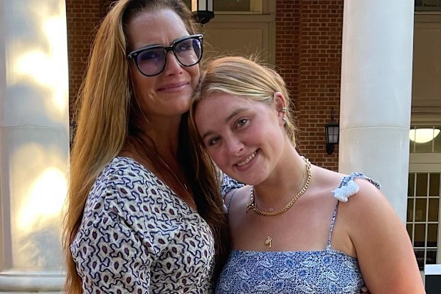 Brooke Shields moves eldest daughter into college
