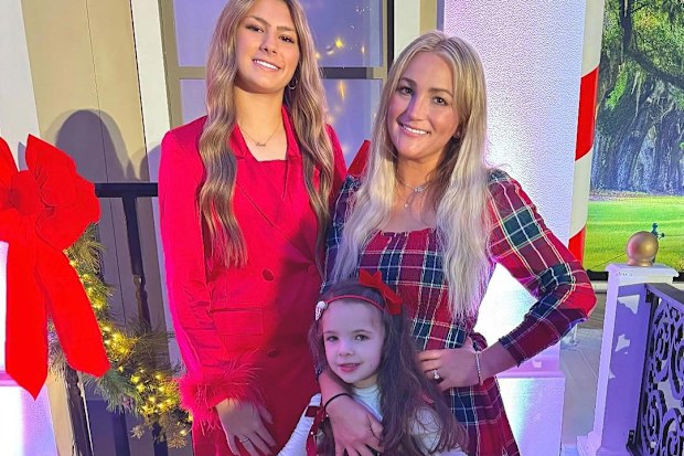 Jamie Lynn Spears with her two daughters.
