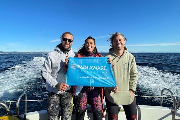 Maxine McLaughlin (centre) is also the first woman in Australia to become a PADI Freediver Instructor Trainer.