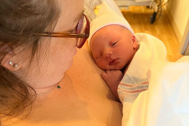 Tori Ernst went into labour at Taylor Swift Concert. 