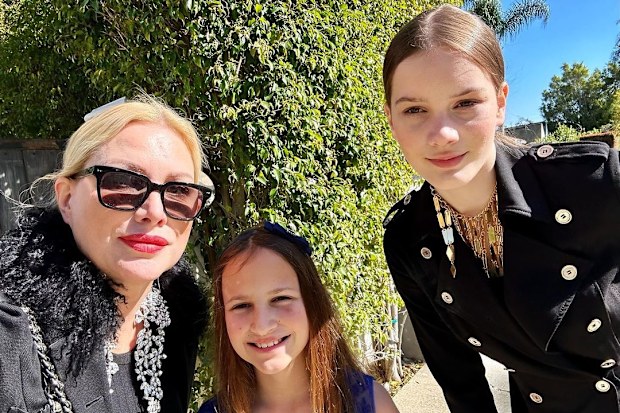 Alice Evans and her daughters Ella and Elsie.