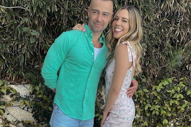 Actor Joey Lawrence announces engagement to actress Samantha Cope.