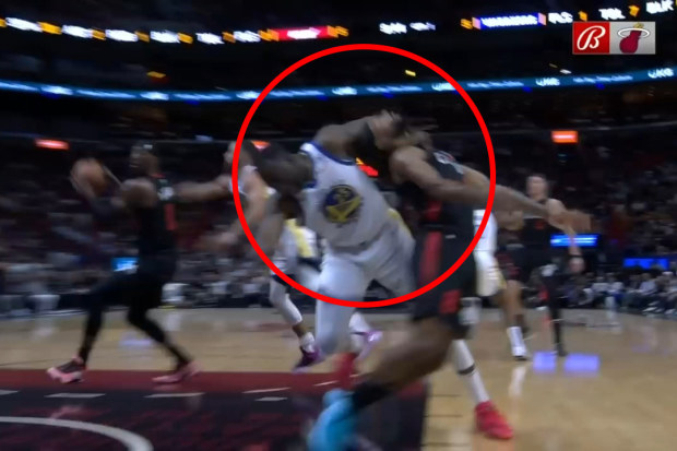 Draymond Green drags Patty Mills (right) by the neck.