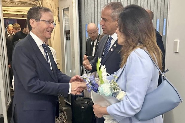 Israeli President Isaac Herzog arrives in Sydney
