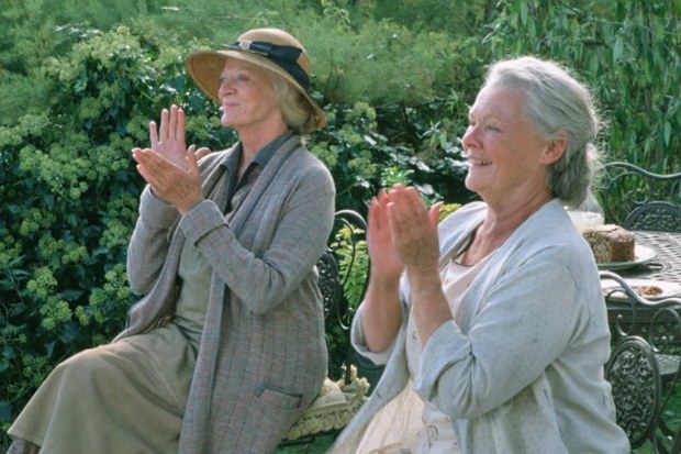 Dame Maggie Smith and Dame Judi Dench in Ladies in Lavender (2004)