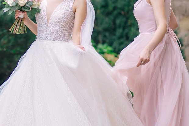 sister announces pregnancy at pregnant brides wedding