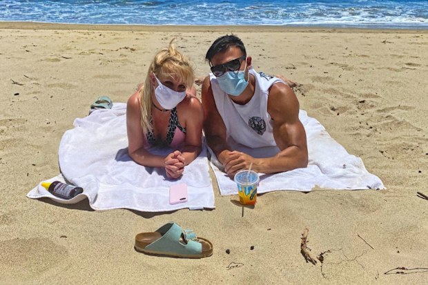 Britney Spears, boyfriend, Sam Asghari, beach