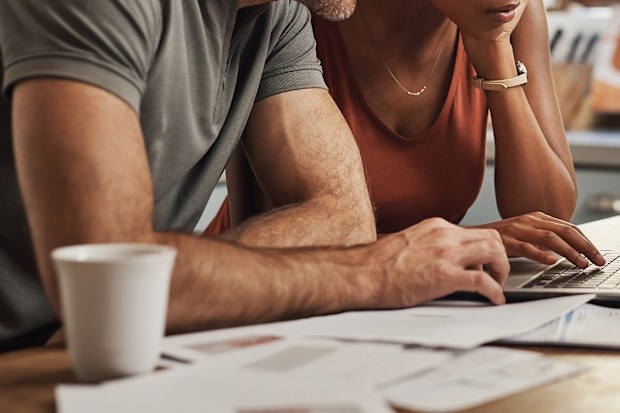 Couple managing bills