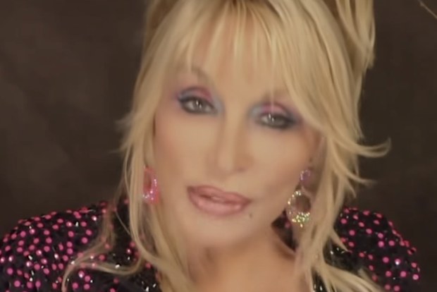 Dolly Parton has cancelled her upcoming Las Vegas residency due to ill health.