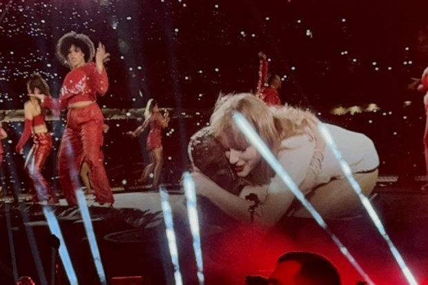 Taylor Swift hugged Lily before giving her the 22 hat.