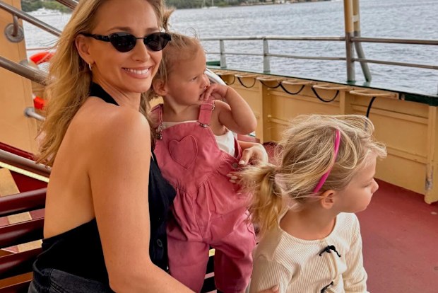 Anna Robards and her daughters, Elle and Ruby